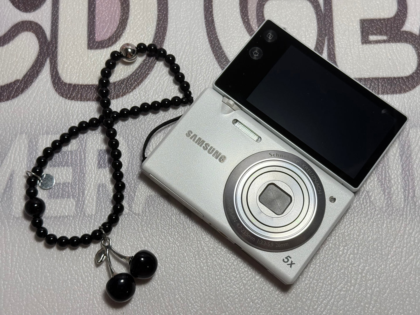 Samsung MV800 Flip-out 5x Zoom 16 Megapixels Touch English