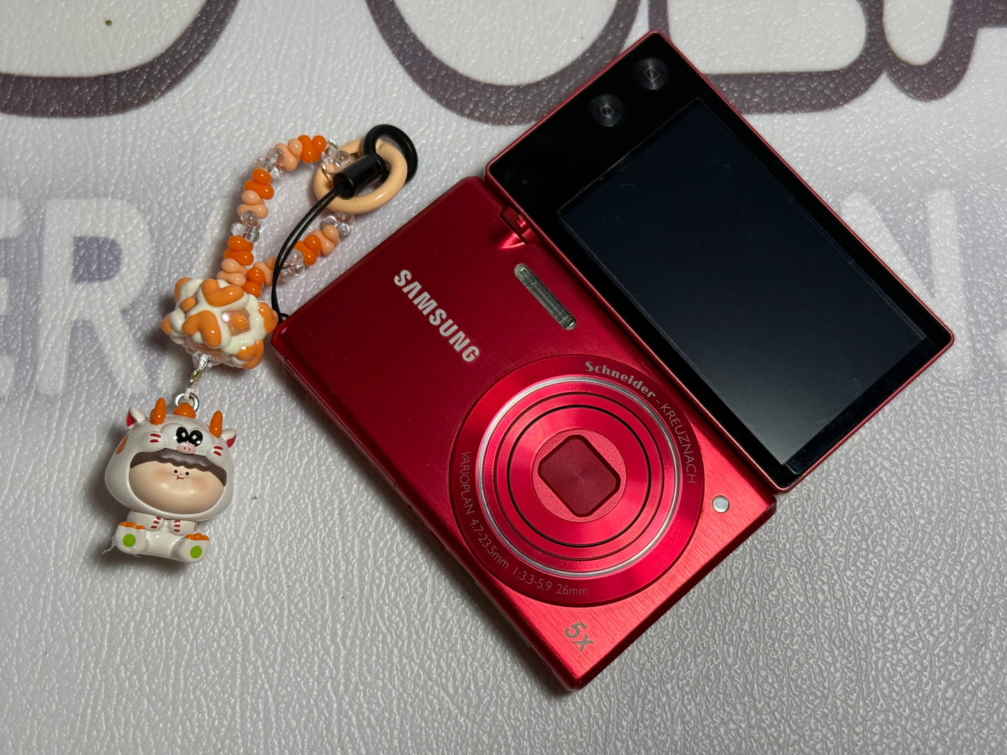 Samsung MV800 Flip-out 5x Zoom 16 Megapixels Touch English