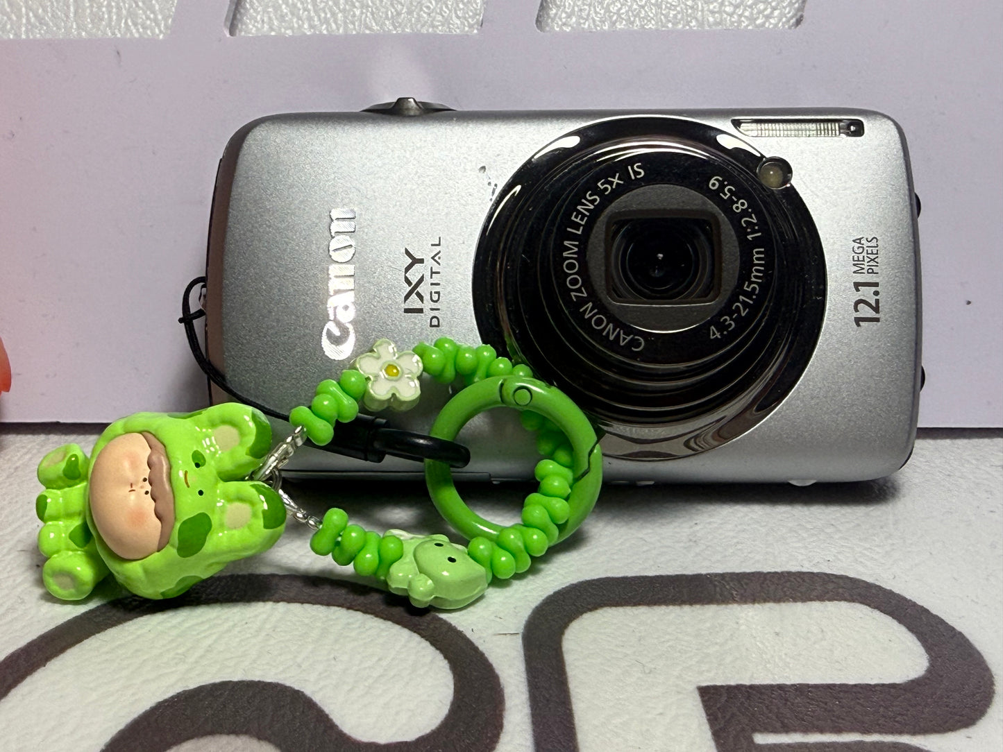 Canon IXY Digital 930 IS （IXUS200）Sliver  12.1 MP Digital Camera