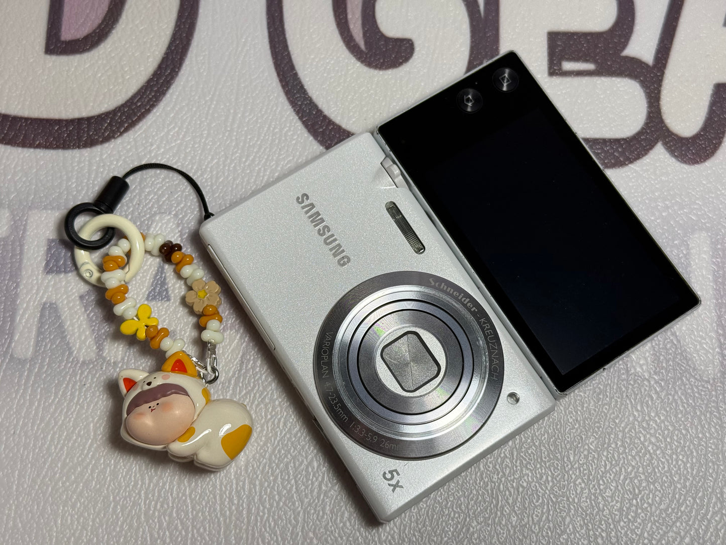 Samsung MV800 Flip-out 5x Zoom 16 Megapixels Touch English