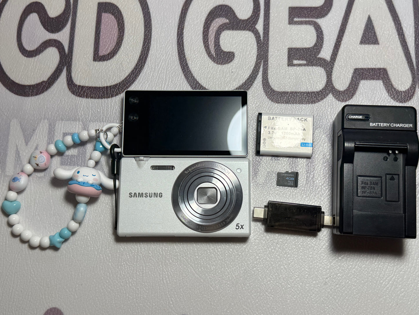 Samsung MV800 Flip-out 5x Zoom 16 Megapixels Touch English