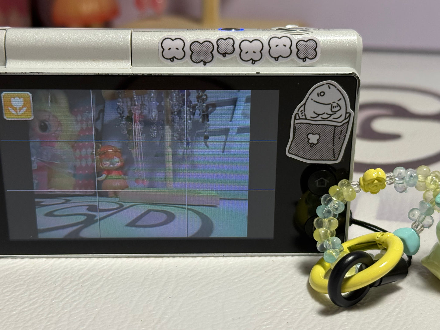 Samsung MV800 Flip-out 5x Zoom 16 Megapixels Touch English