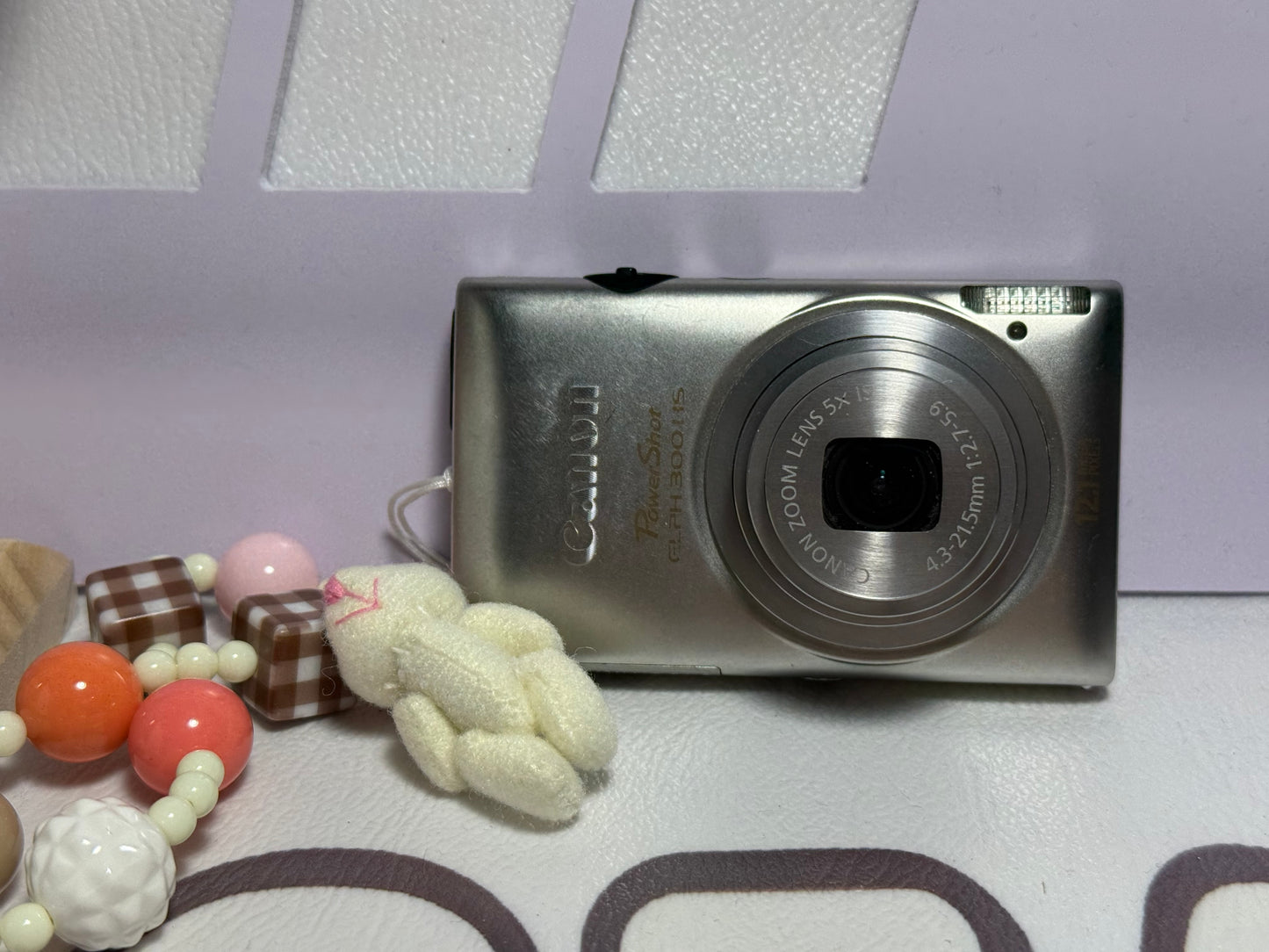 Canon PowerShot ELPH 300 HS / IXUS 220 HS 12.1MP Digital Camera - Silver