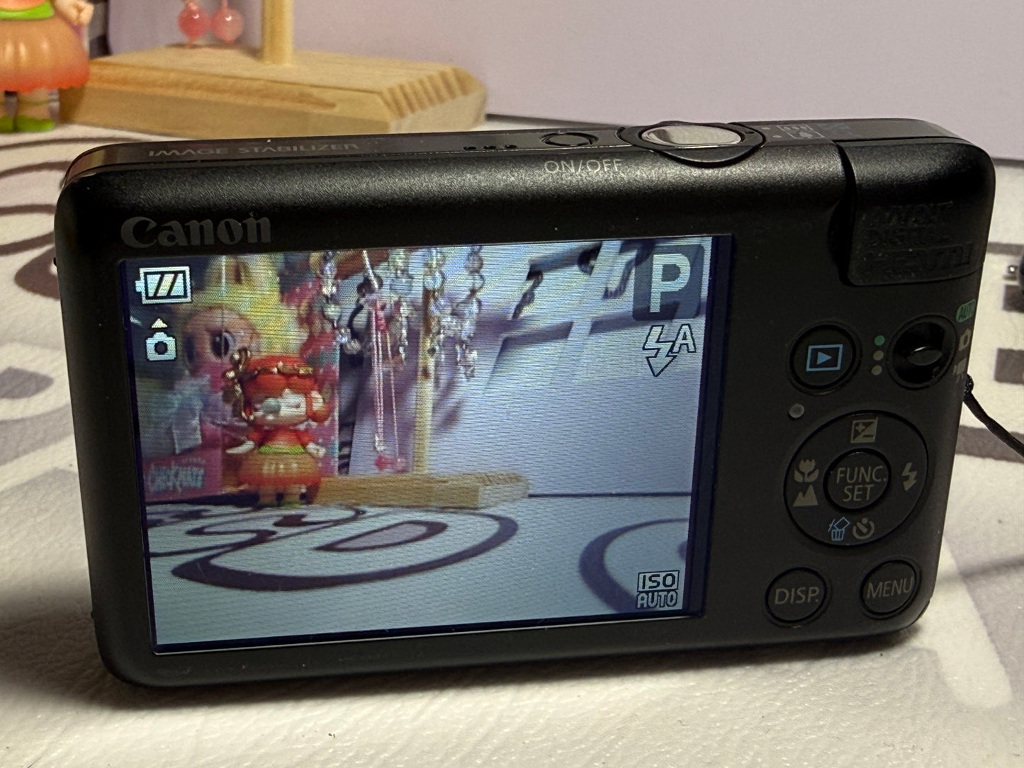 Canon SD940 （IXUS 120 IS ）12.1MP Compact Digital Camera 4X Optical Zoom