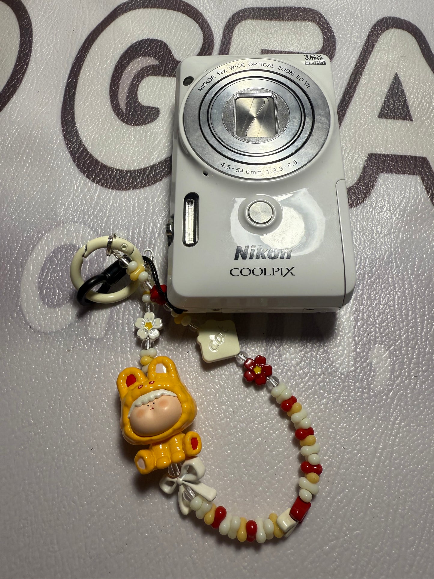 Nikon COOLPIX S6900 16.0MP Digital Camera - White