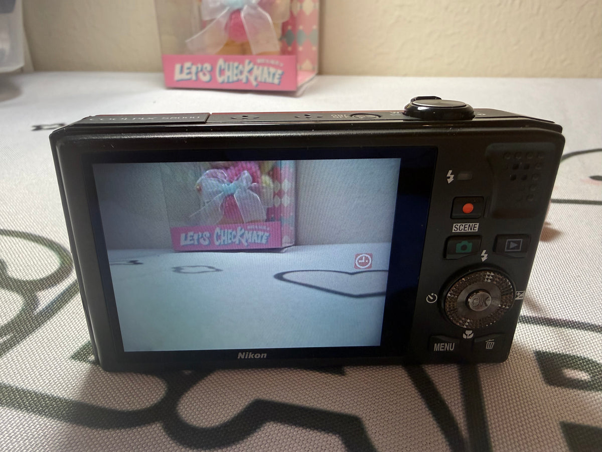 Nikon COOLPIX S8000 Digital Camera 14.2 MP 10x Optical Zoom