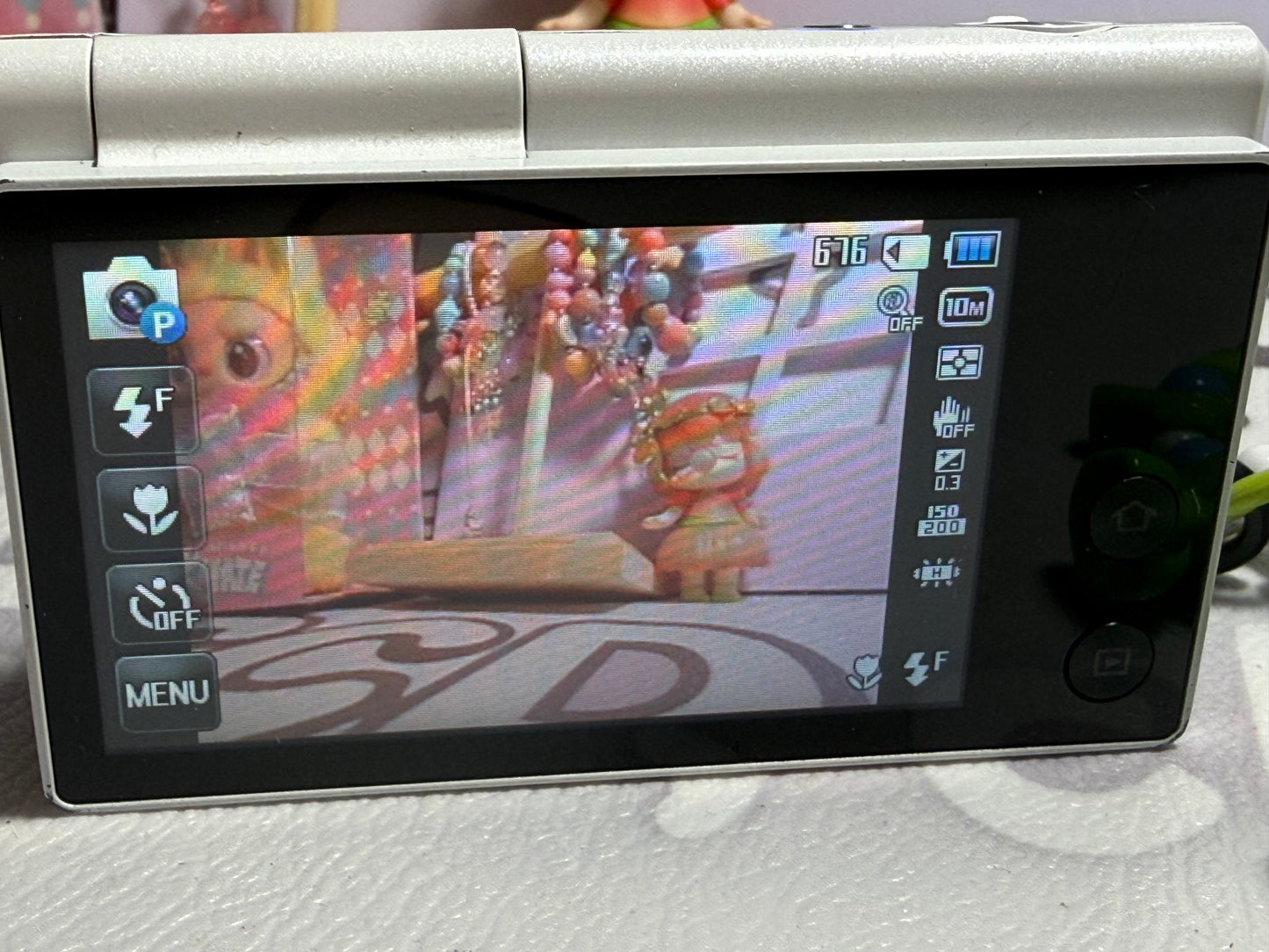 Samsung MV800 Flip-out 5x Zoom 16 Megapixels Touch English