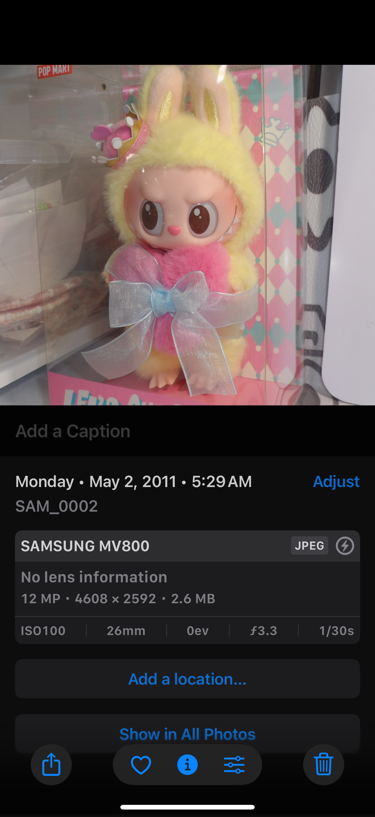Samsung MV800 Flip-out Touch Screen Vlog Digital Camera 16.2 Megapixel