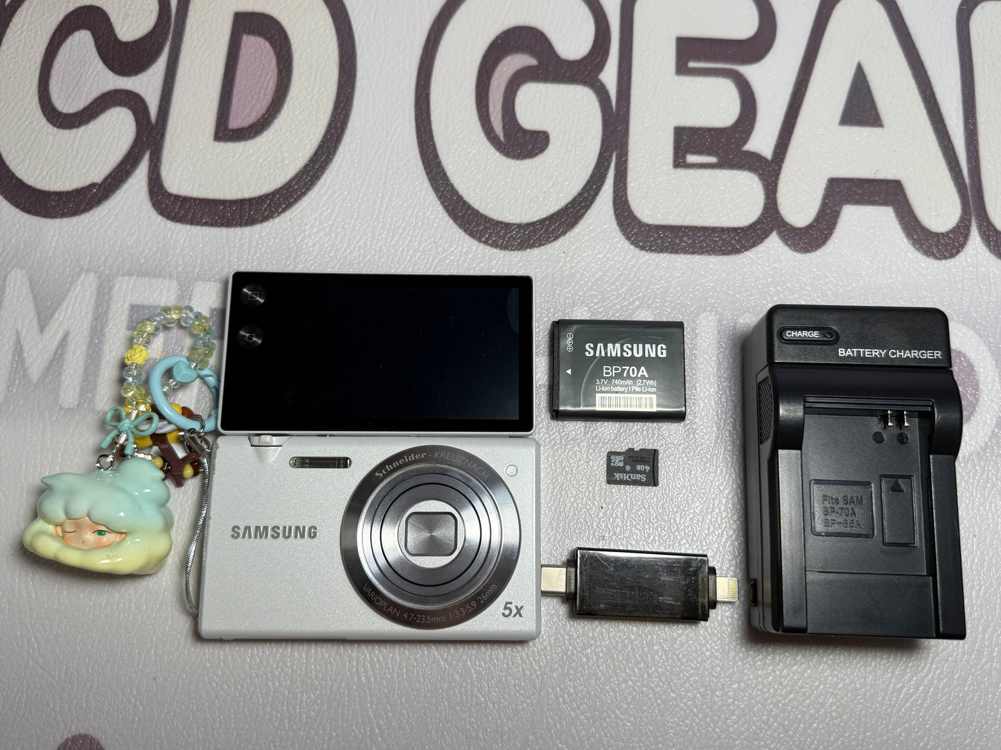 Samsung MV800 Flip-out 5x Zoom 16 Megapixels Touch English