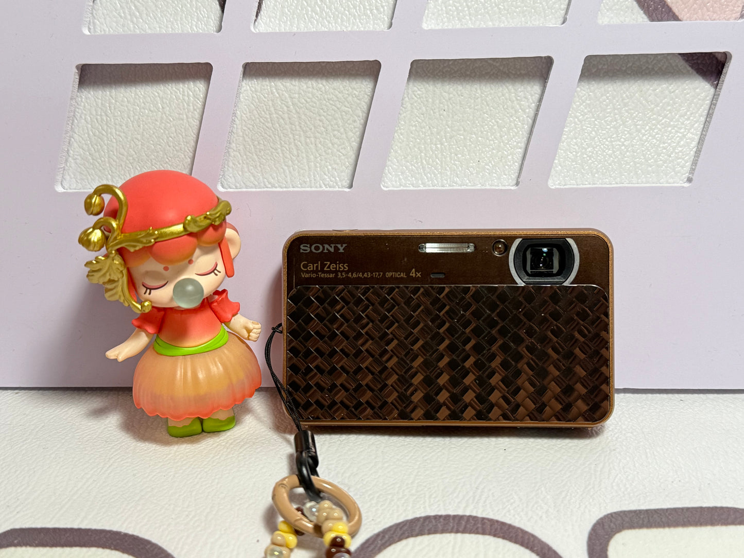 SONY Cyber Shot DSC-T99D 14.1MP Digital Camera