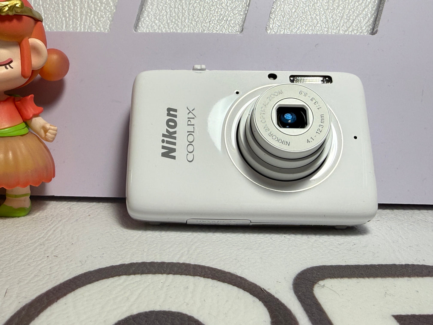 Nikon COOLPIX S02 Compact Digital Camera