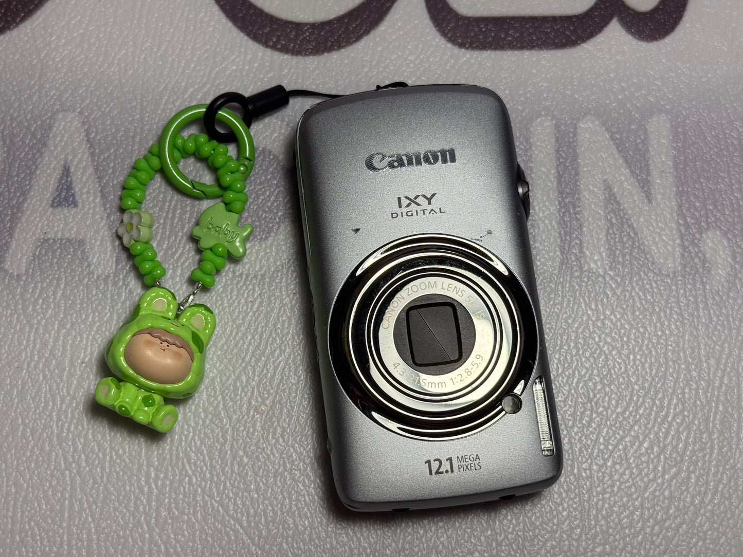 Canon IXY Digital 930 IS （IXUS200）Sliver  12.1 MP Digital Camera