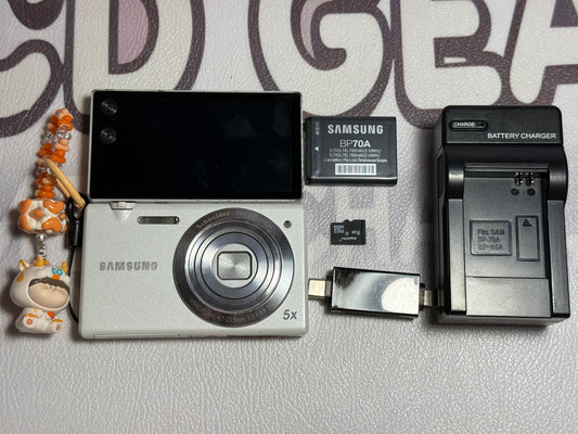 Samsung MV800 Flip-out 5x Zoom 16 Megapixels Touch English