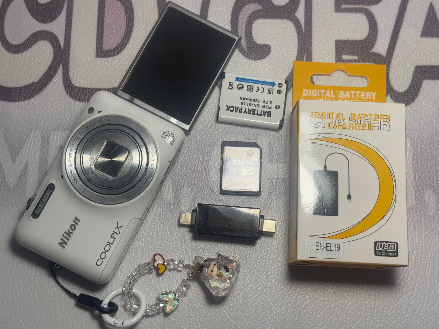 Nikon COOLPIX S6600 White 16.0MP Digital Camera