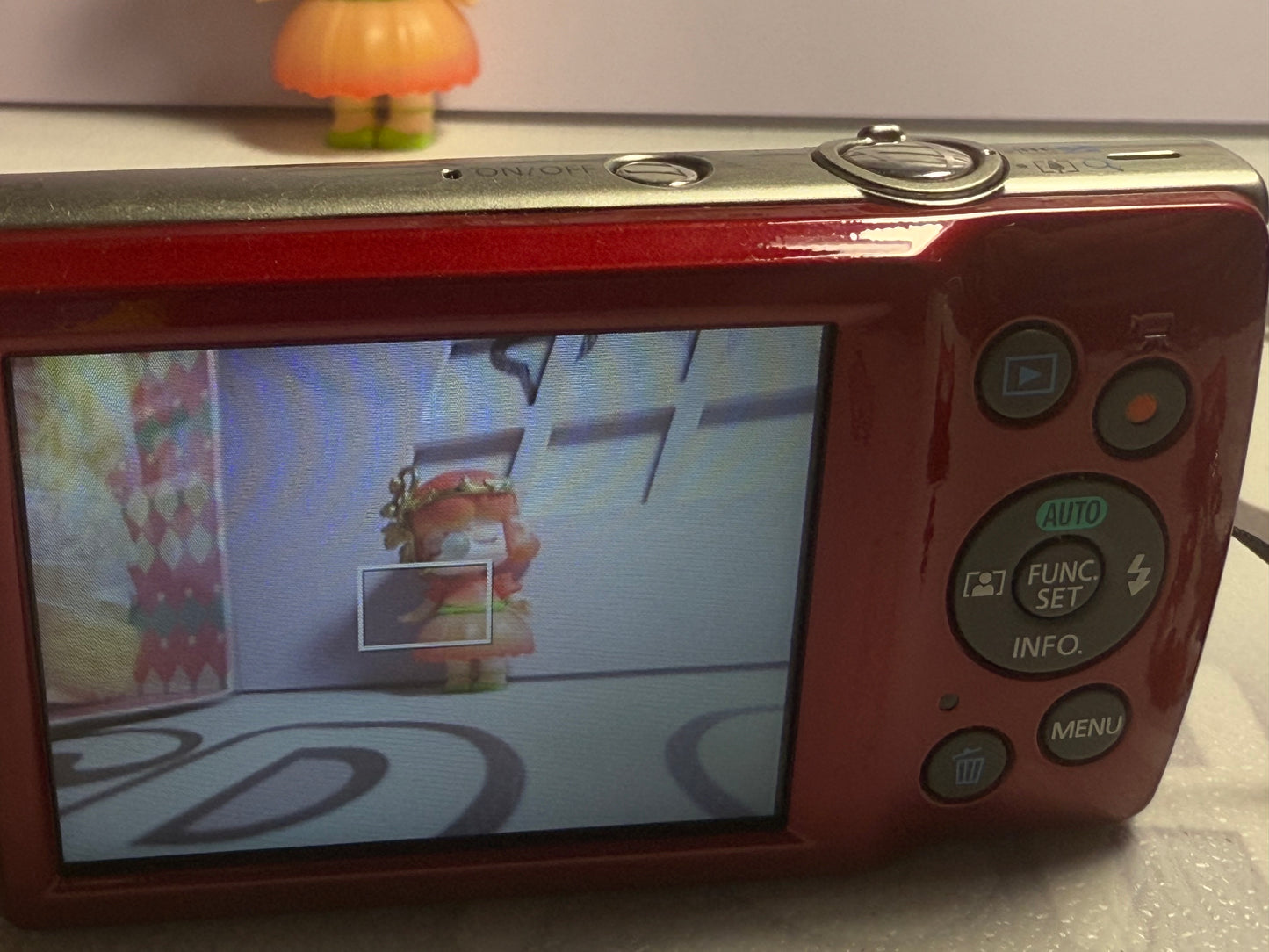 Canon PowerShot ELPH 180 20 MP 8x Zoom Digital Camera RED