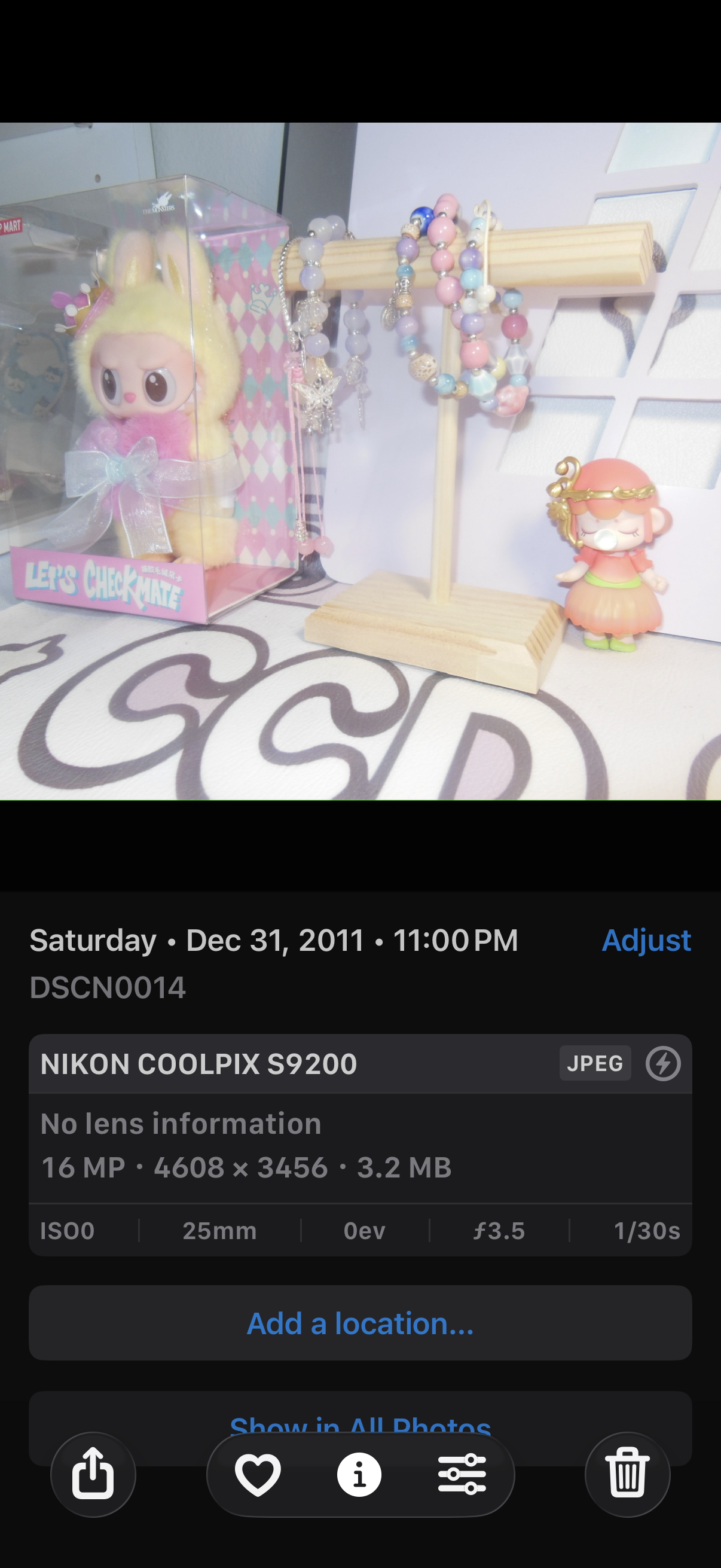Nikon COOLPIX S9200 12.1MP 18x Optical Zoom Digital Camera