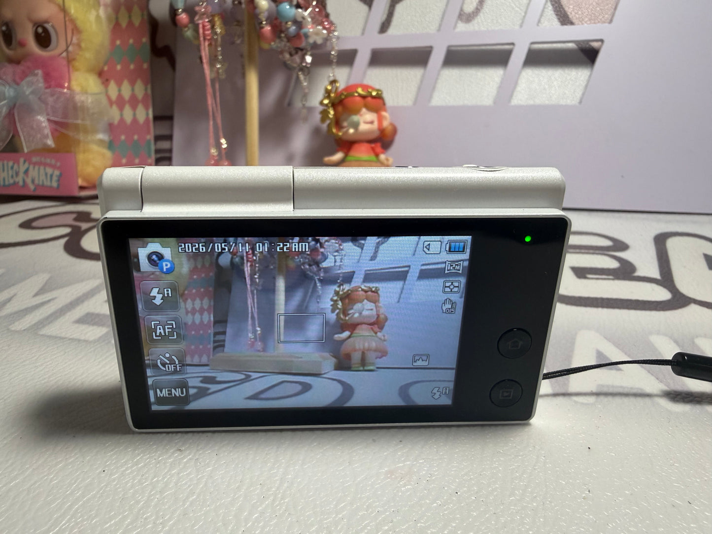 Samsung MV800 Flip-out 5x Zoom 16 Megapixels Touch English
