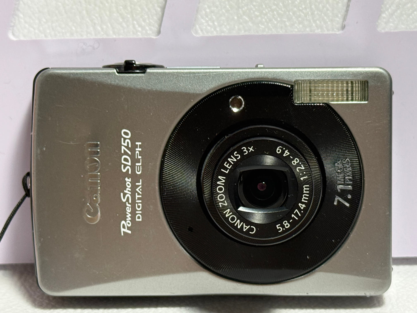 Canon PowerShot SD750 IS （IXUS75）10MP Digital Camera - Silver