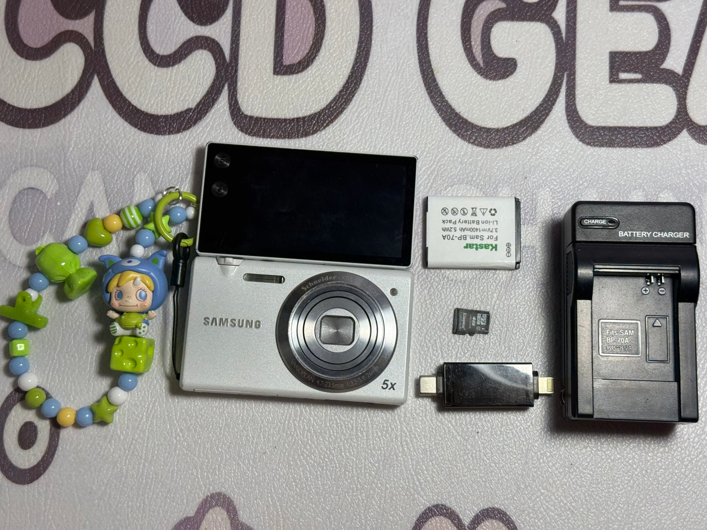 Samsung MV800 Flip-out 5x Zoom 16 Megapixels Touch English