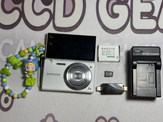 Samsung MV800 Flip-out 5x Zoom 16 Megapixels Touch English