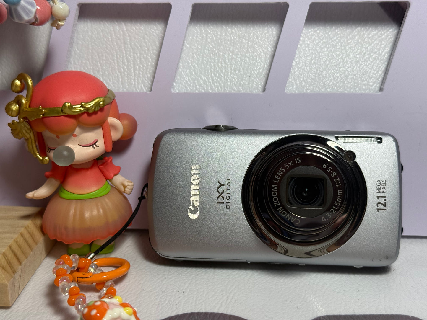 Canon IXY Digital 930 IS （IXUS200）Sliver 12.1 MP Digital Camera