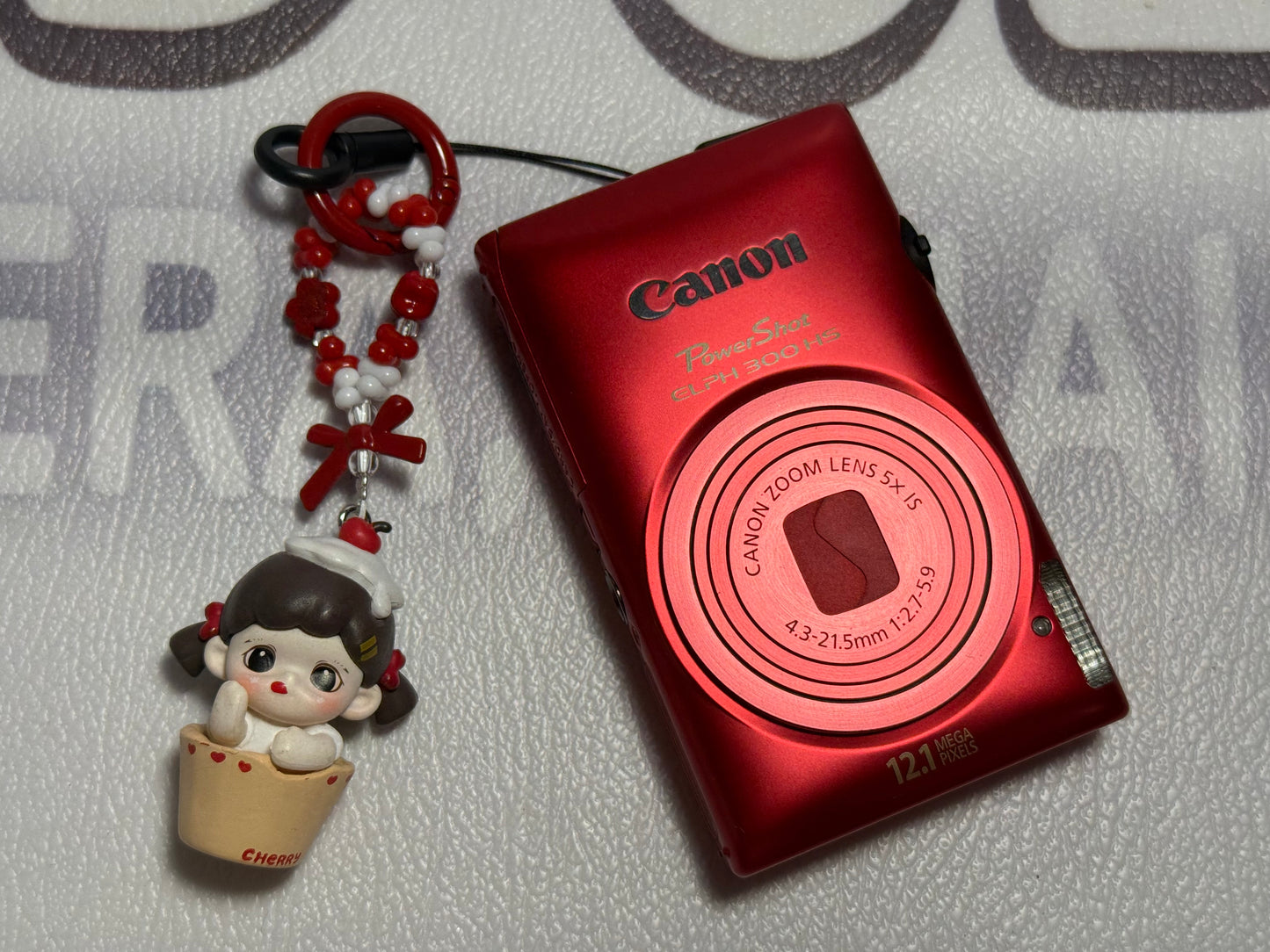 Canon PowerShot ELPH 300 HS / IXUS 220 HS 12.1MP Digital Camera - RED