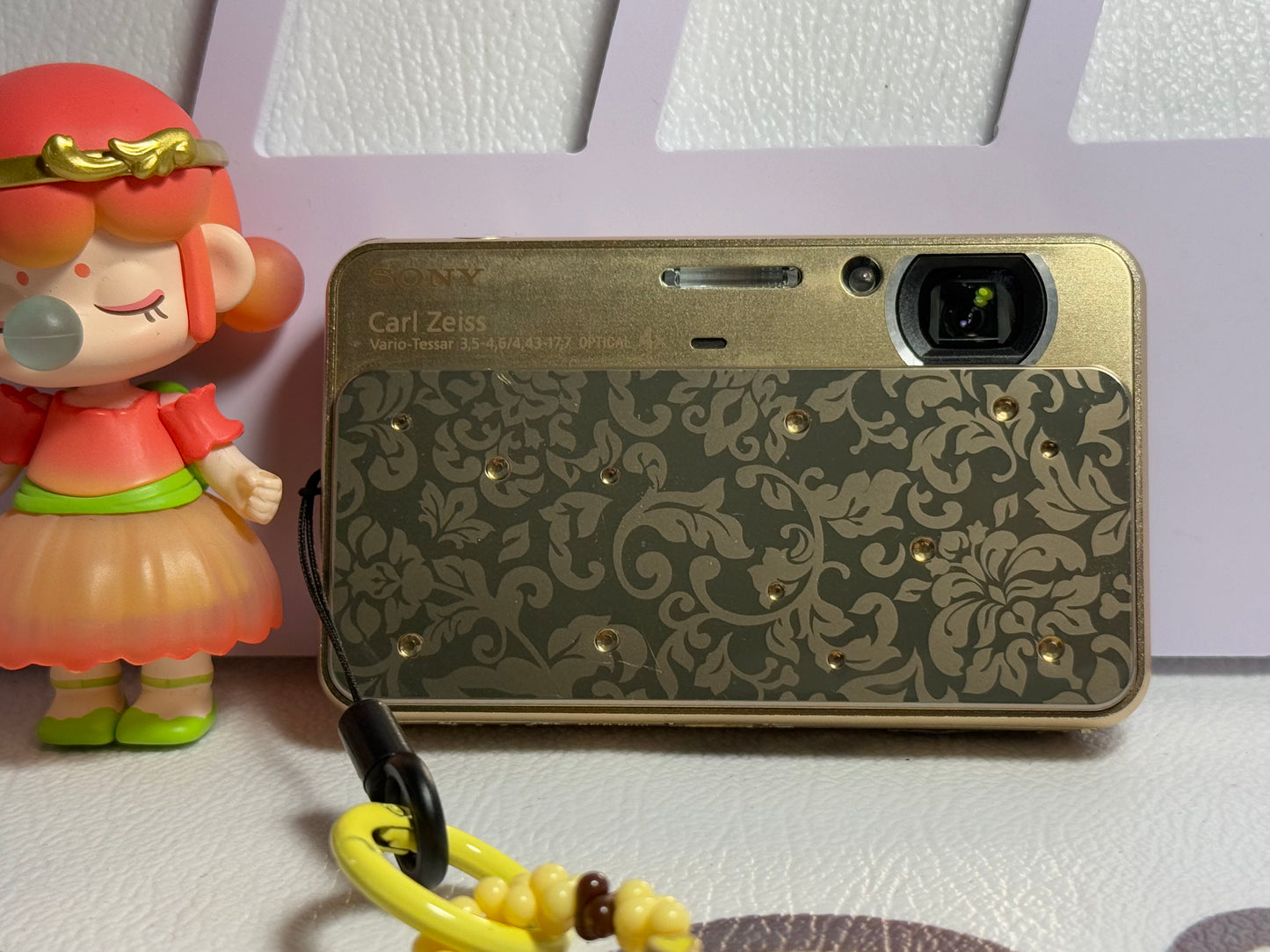 SONY Cyber Shot DSC-T99D 14.1MP 4x Compact Digital Camera (GOLD)