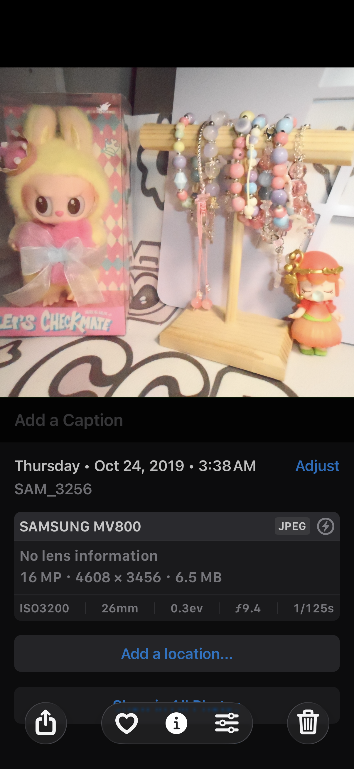 Samsung MV800 Flip-out 5x Zoom 16 Megapixels Touch English