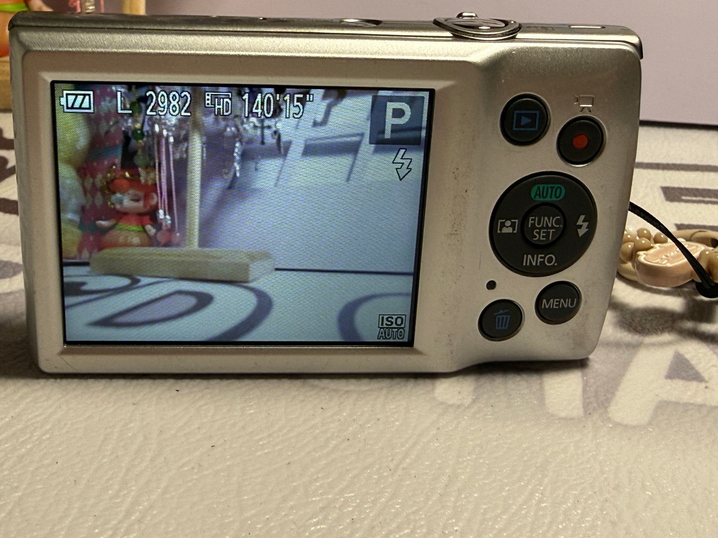 Canon PowerShot ELPH 180 20 MP 8x Zoom Digital Camera Silver