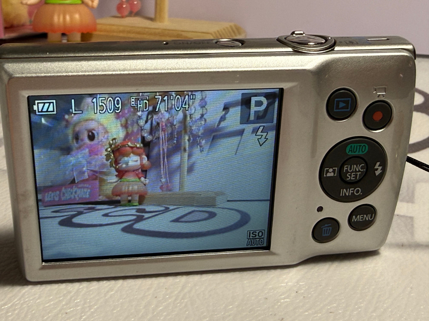 Canon PowerShot ELPH 180 20 MP 8x Zoom Digital Camera Silver