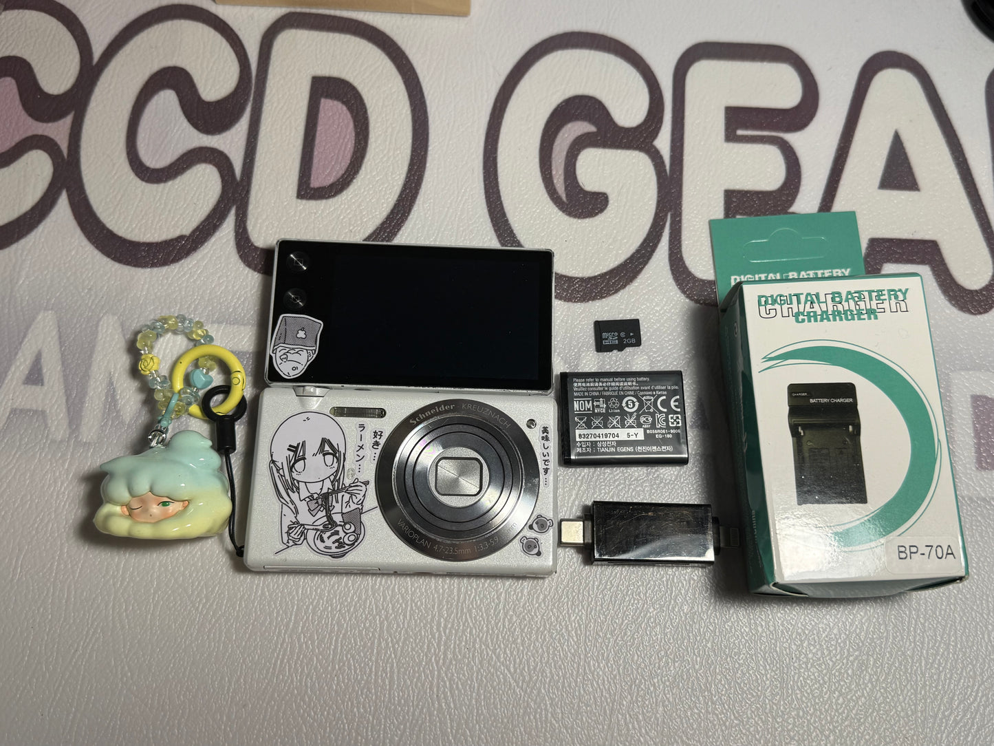 Samsung MV800 Flip-out 5x Zoom 16 Megapixels Touch English