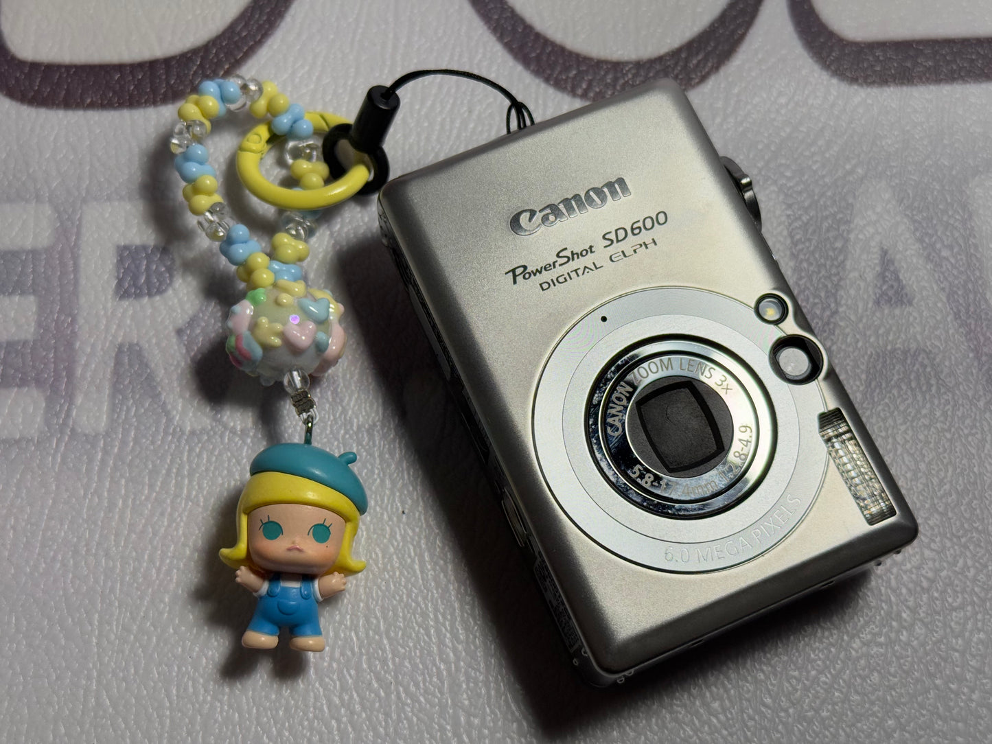 Canon PowerShot SD600 （ixus60）Digital ELPH 6MP Camera