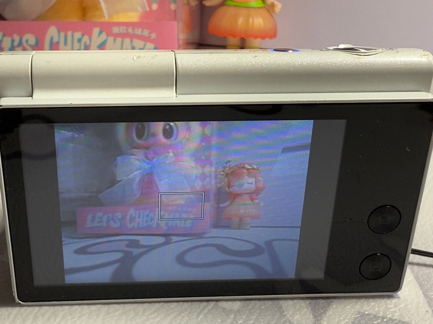 Samsung MV800 Flip-out 5x Zoom 16 Megapixels Touch English