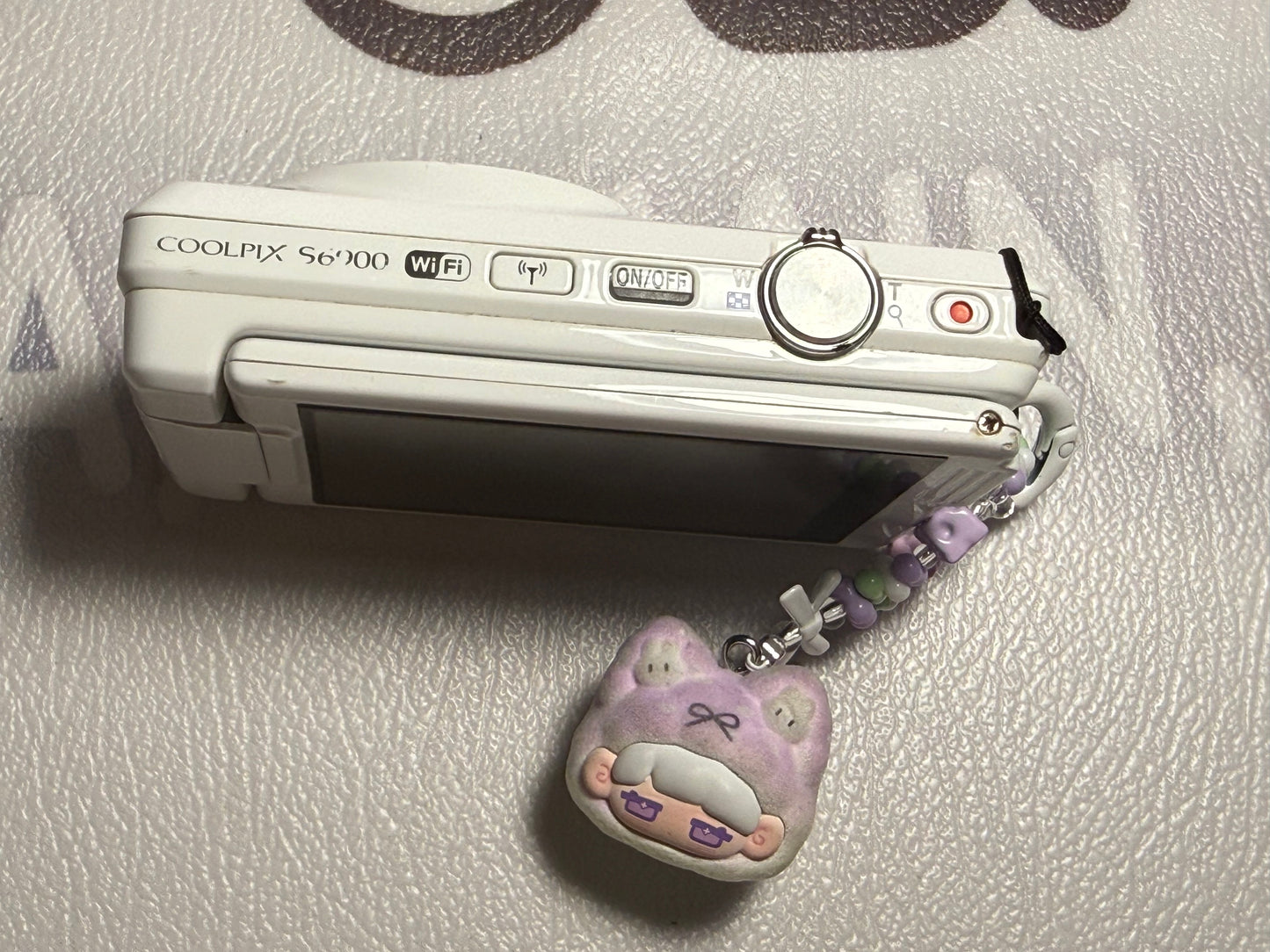 Nikon COOLPIX S6900 16.0MP Digital Camera - White