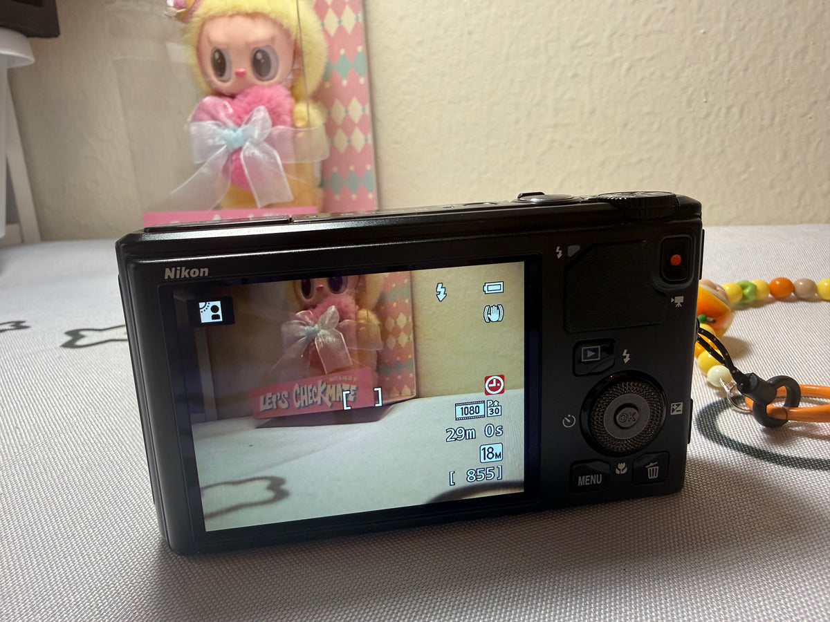 Nikon COOLPIX S9400 Digital Camera 18.1MP 18x Optical Zoom Black