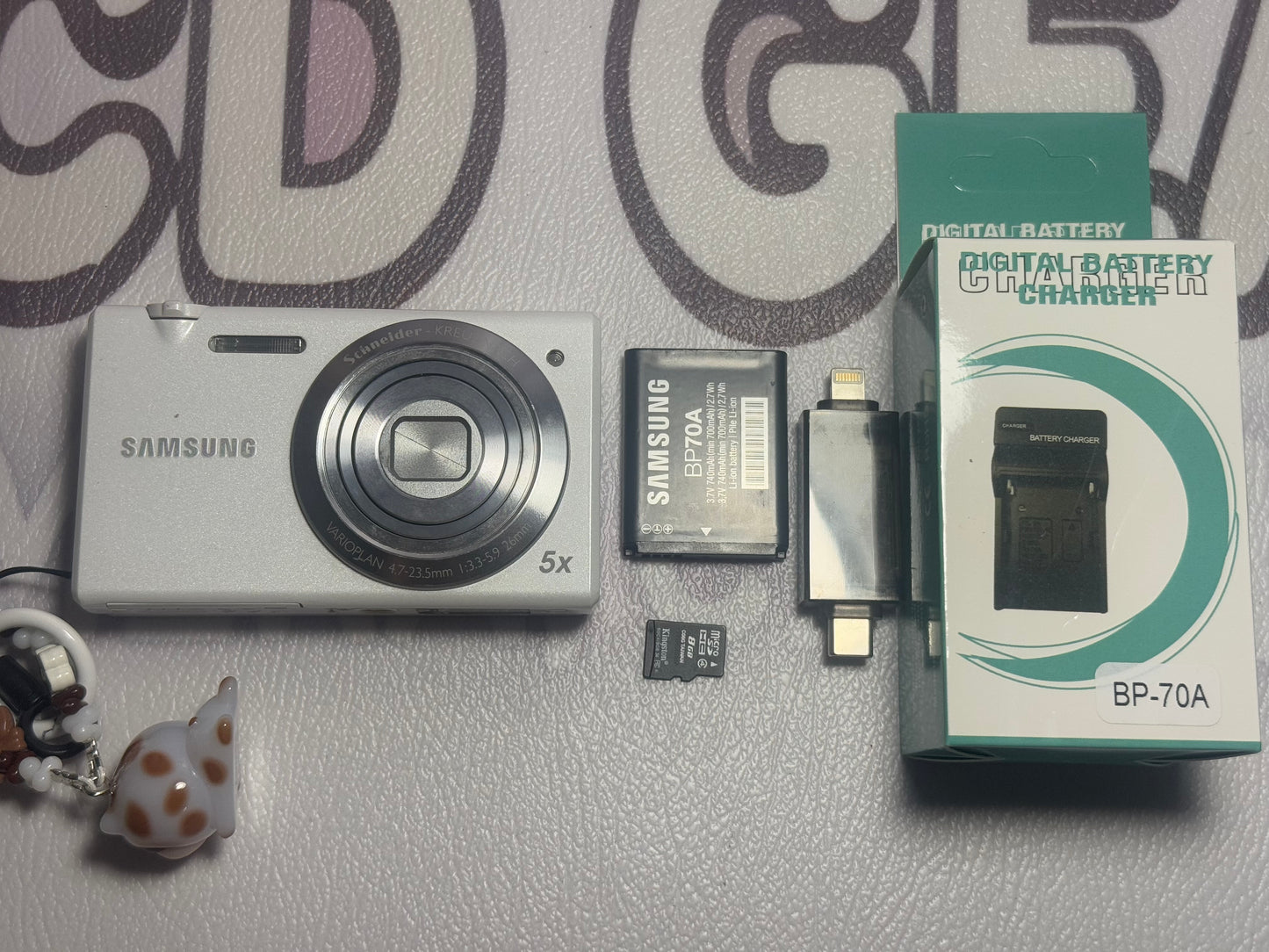 Samsung MV800 Flip-out 5x Zoom 16 Megapixels Touch English