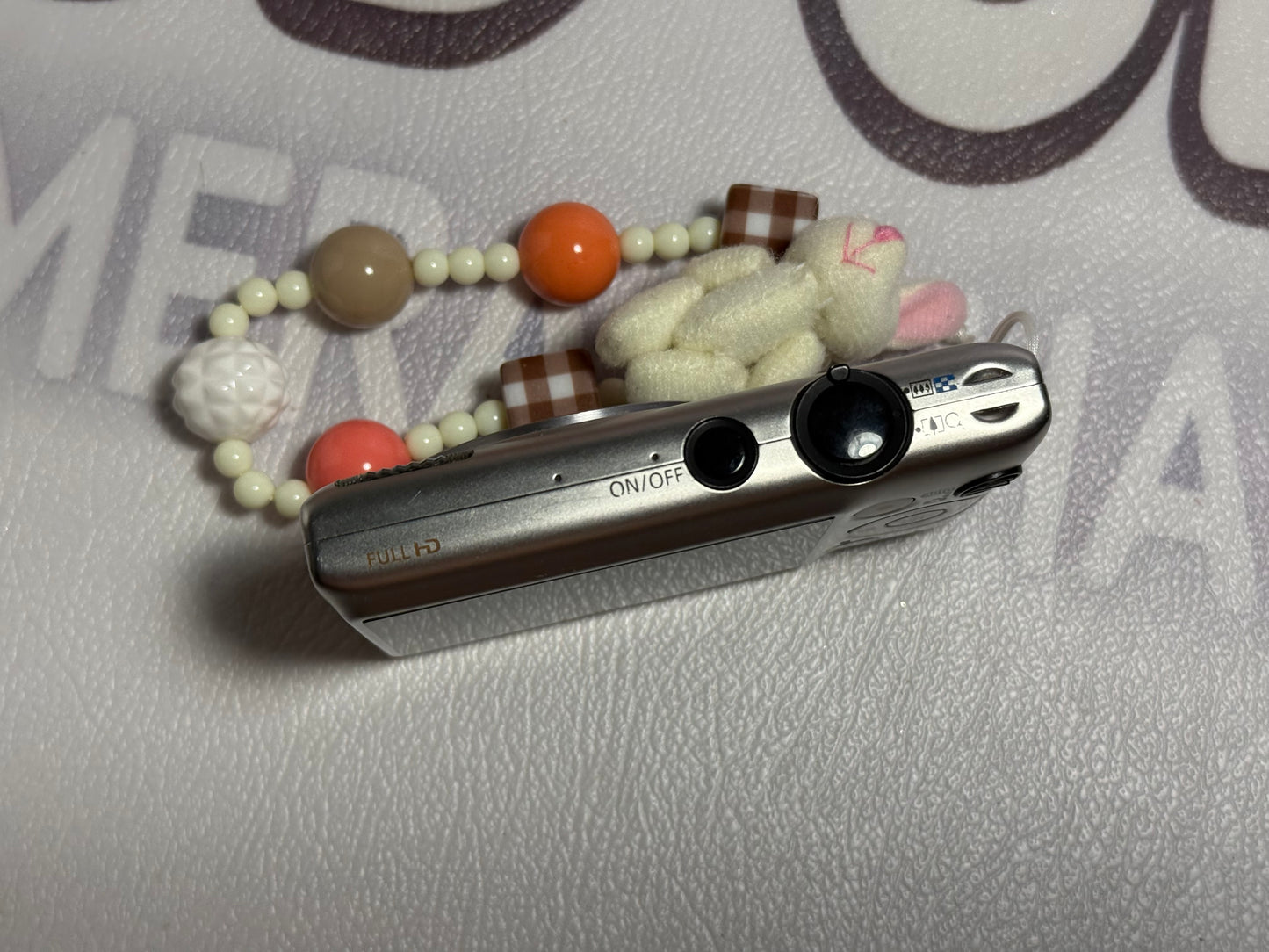 Canon PowerShot ELPH 300 HS / IXUS 220 HS 12.1MP Digital Camera - Silver