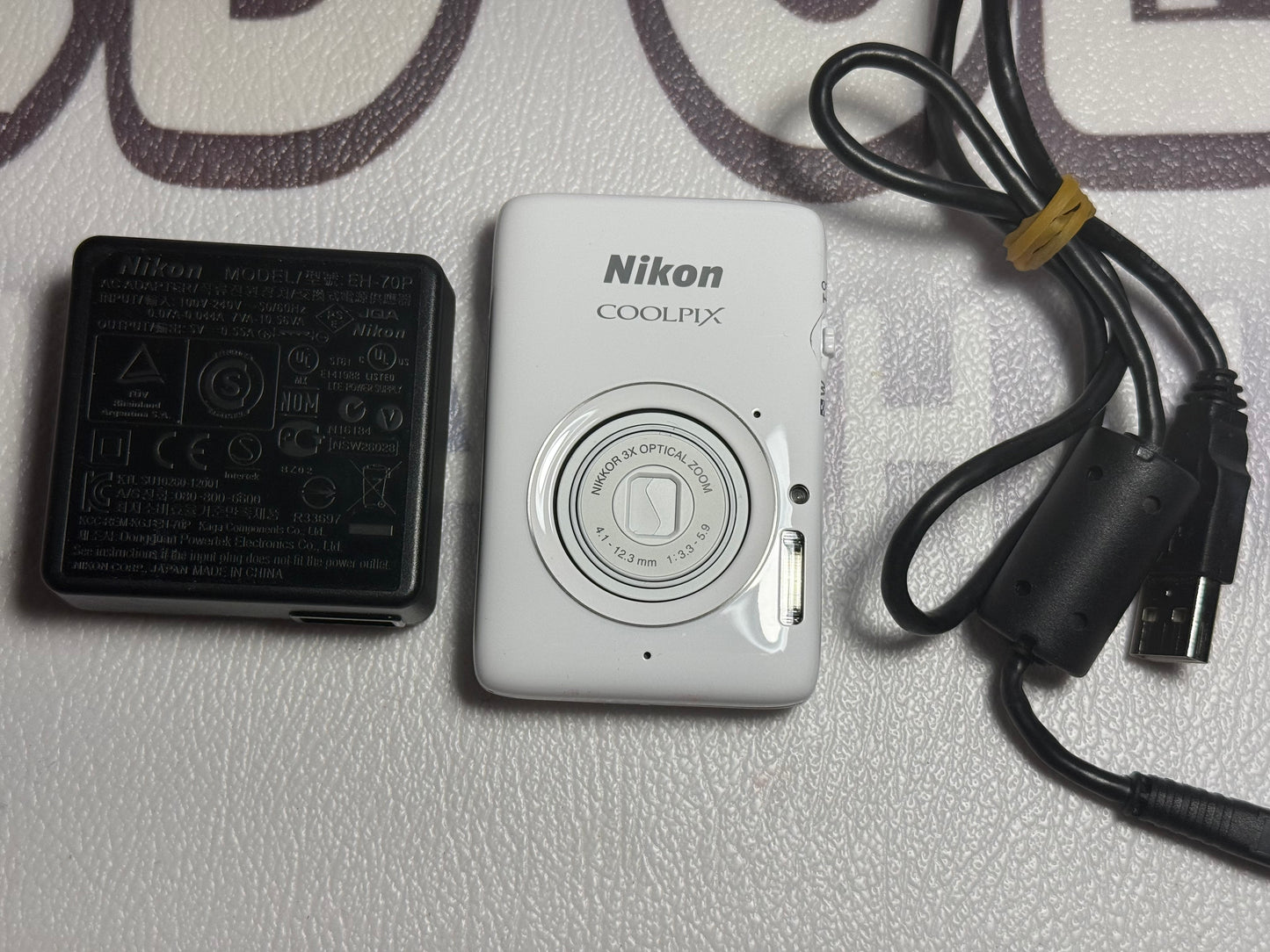 Nikon COOLPIX S02 Compact Digital Camera