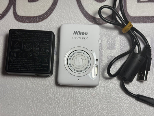 Nikon COOLPIX S02 Compact Digital Camera