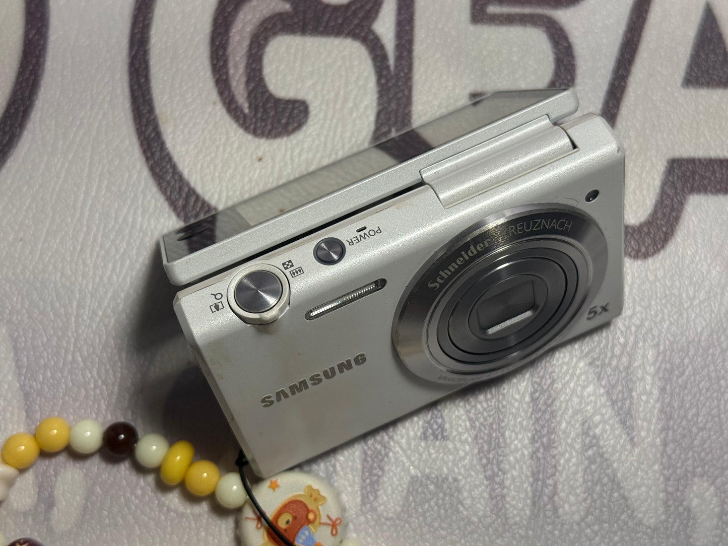 Samsung MV800 Flip-out 5x Zoom 16 Megapixels Touch English