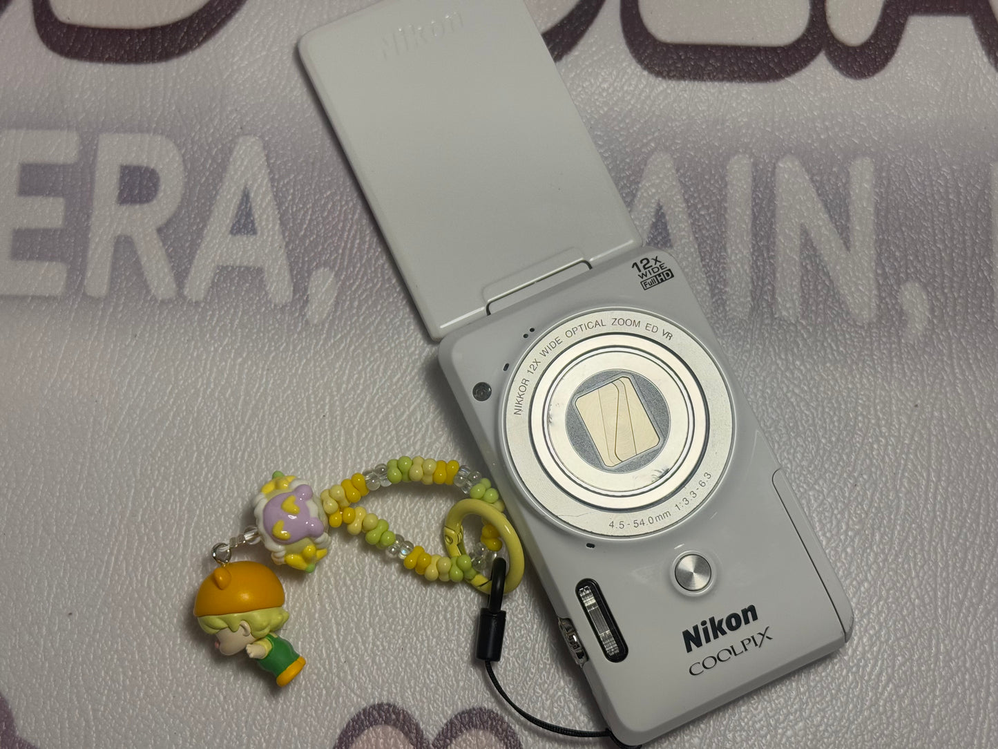 Nikon COOLPIX S6900 16.0MP Digital Camera - White
