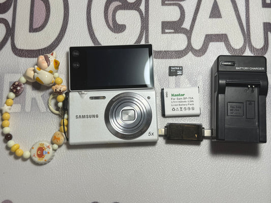 Samsung MV800 Flip-out 5x Zoom 16 Megapixels Touch English