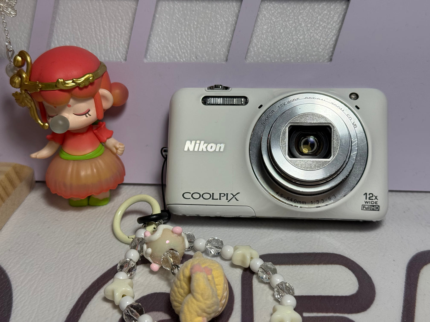 Nikon COOLPIX S6600 White 16.0MP Digital Camera