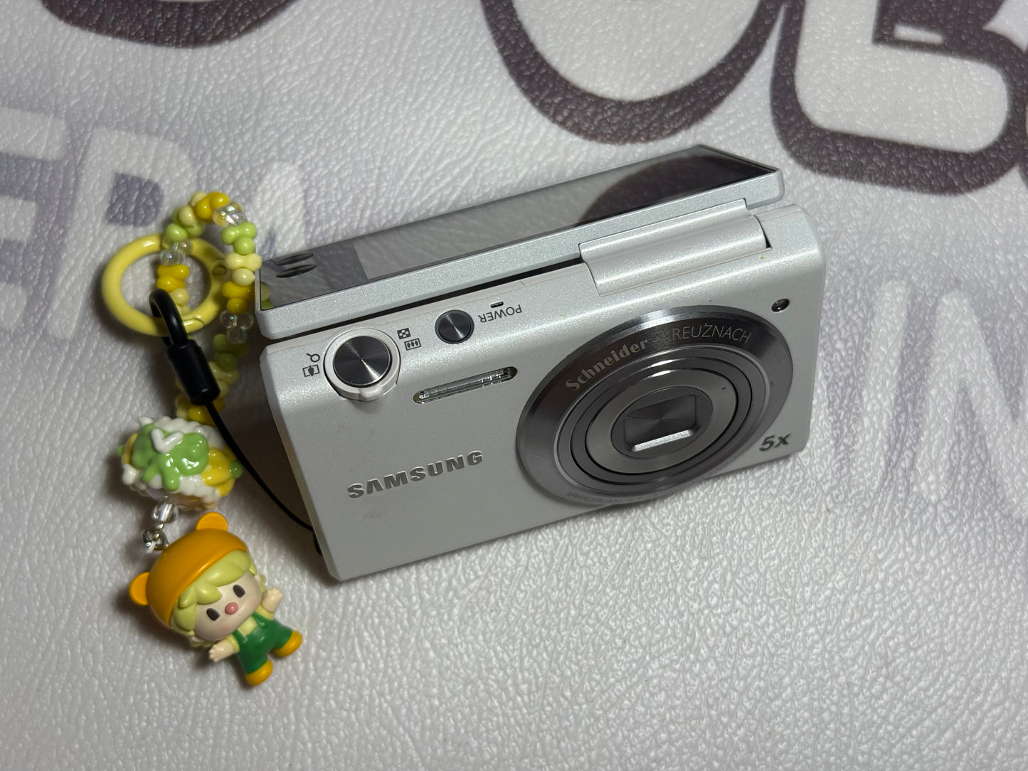Samsung MV800 Flip-out 5x Zoom 16 Megapixels Touch English