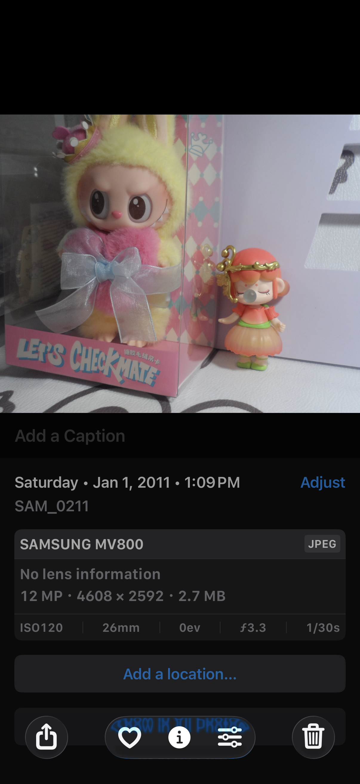 Samsung MV800 Flip-out 5x Zoom 16 Megapixels Touch English