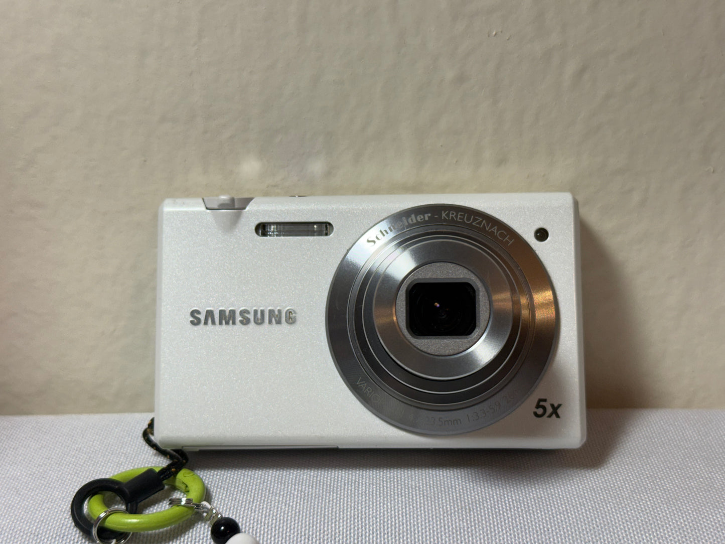 Samsung MV800 Flip-out 5x Zoom 16 Megapixels Touch English