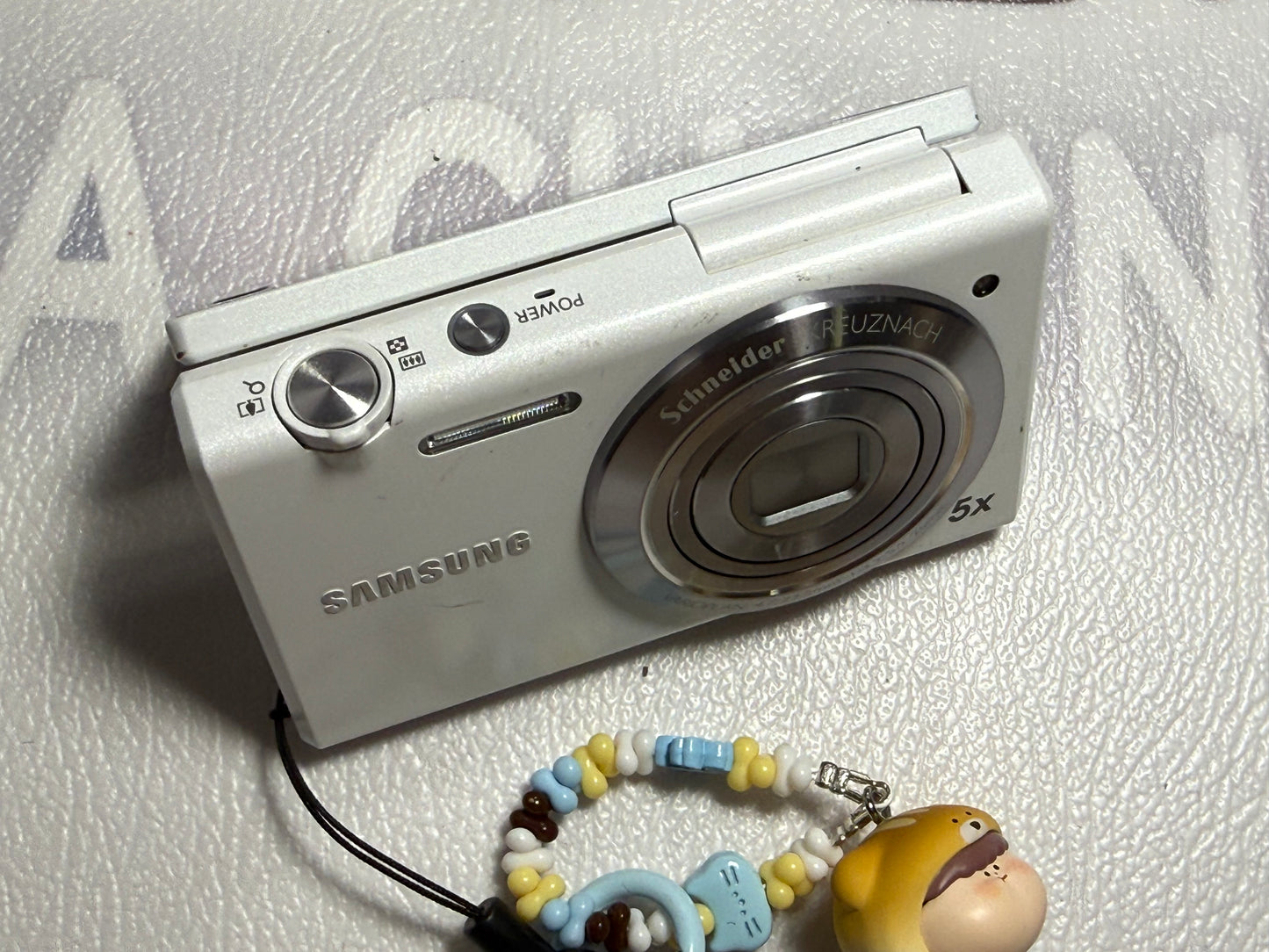Samsung MV800 Flip-out 5x Zoom 16 Megapixels Touch English