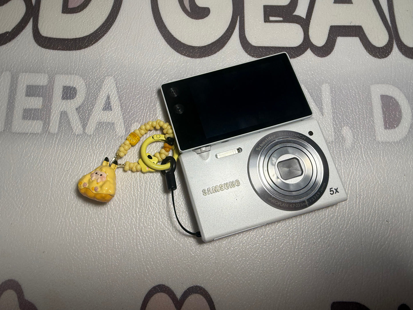 Samsung MV800 Flip-out 5x Zoom 16 Megapixels Touch English
