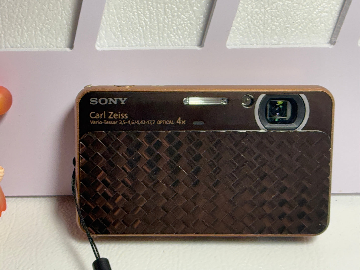 SONY Cyber Shot DSC-T99D 14.1MP Digital Camera