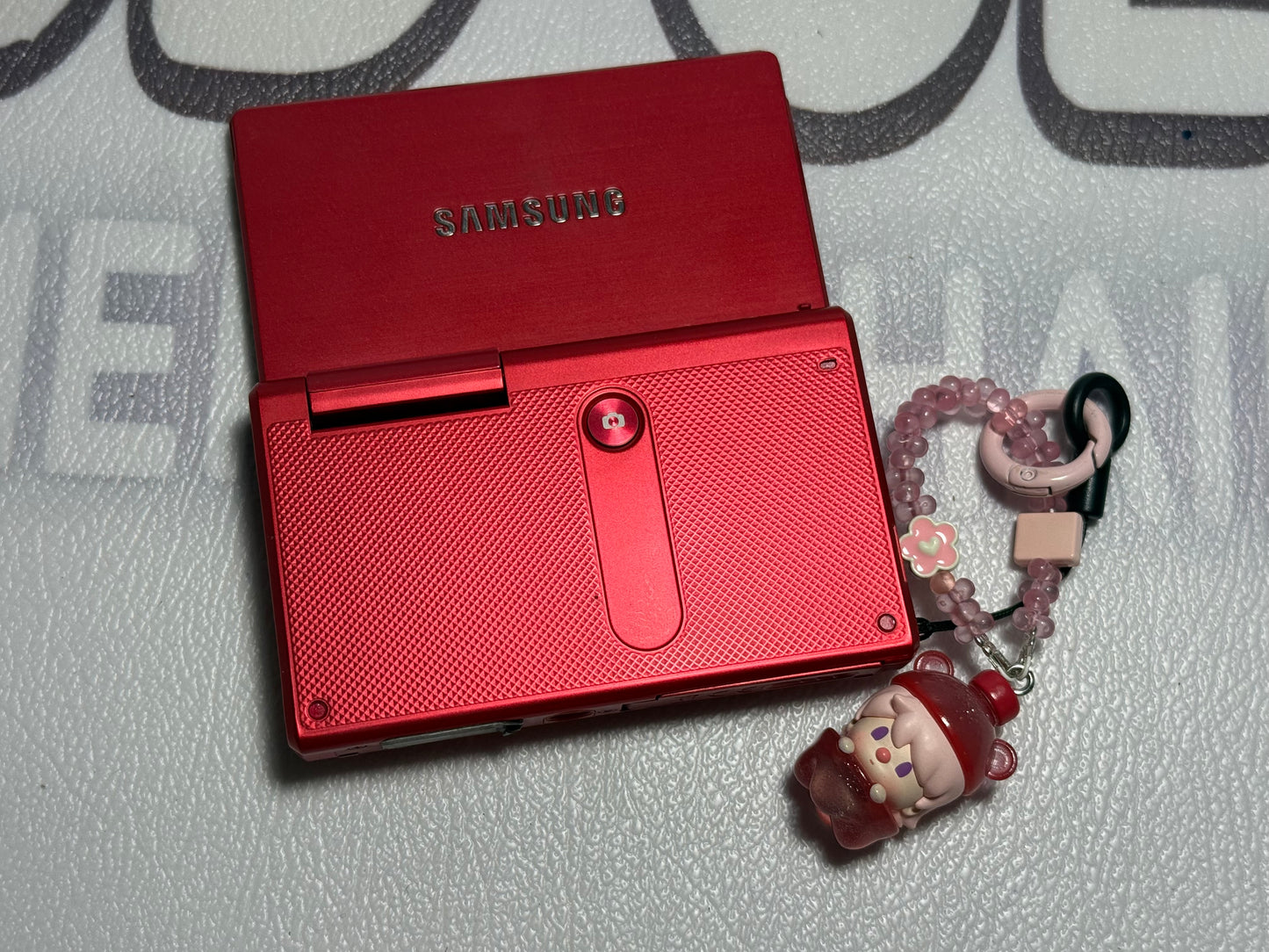 Samsung MV800 Flip-out Touch Screen Vlog Digital Camera 16.2 Megapixel